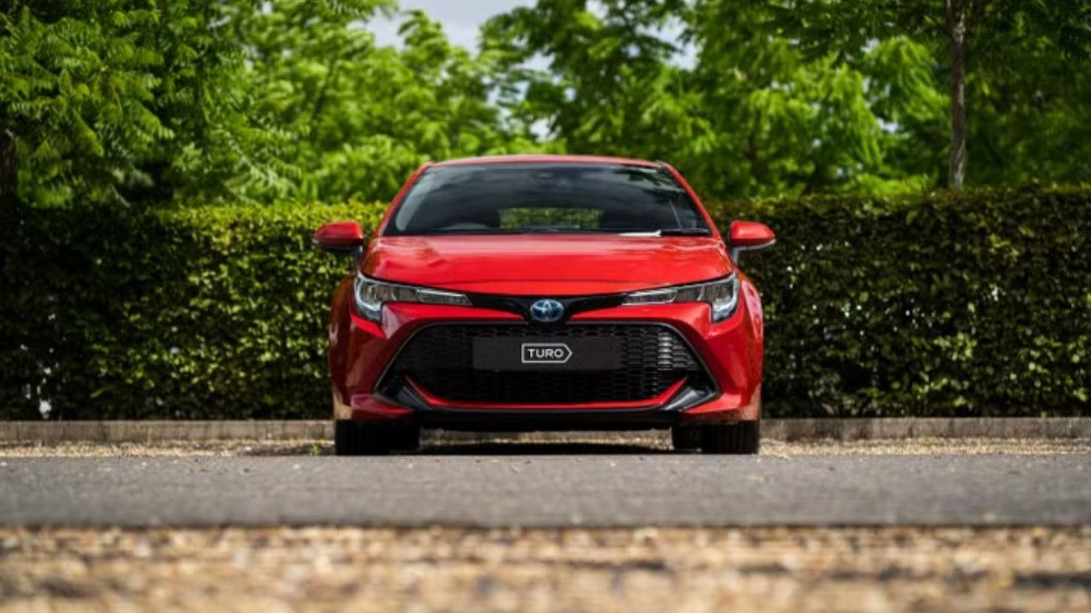 Toyota Corolla 2019 car rental Rugby, UK