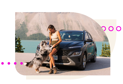 Jess et son chien Sedona en road trip au volant de la voiture parfaite