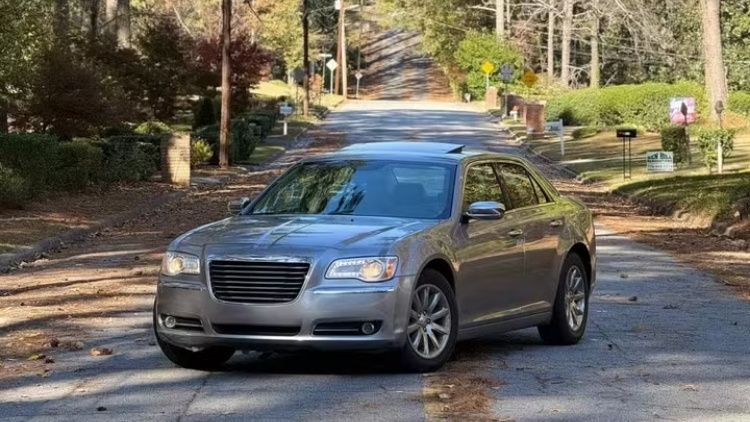 Chrysler 300 rental on Turo