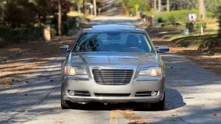 Chrysler 300 rental on Turo