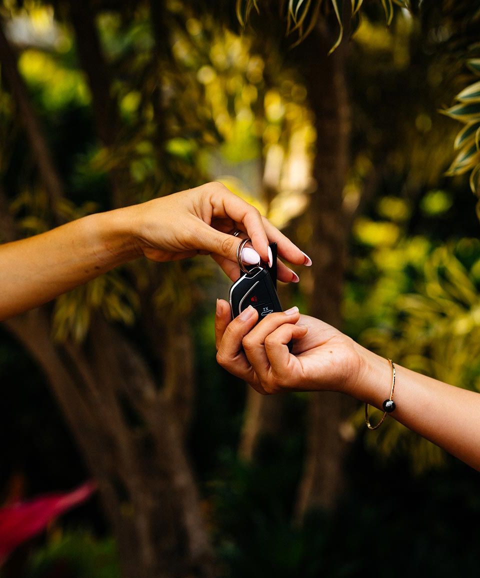 Image of a car key handoff