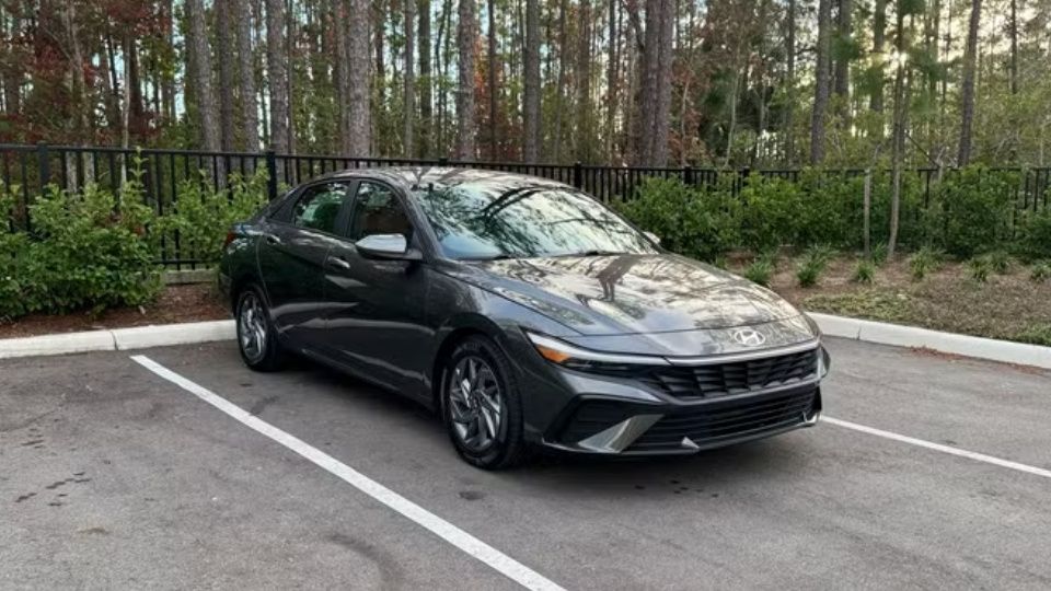 Hyundai Elantra car rental in Davenport on Turo