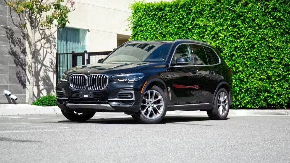 BMW X5 car rental in Clermont on Turo