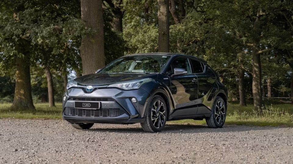 Toyota C-HR car rental in Basingstoke on Turo