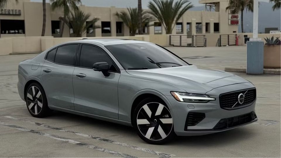 Volvo S60 car rental in Burbank on Turo