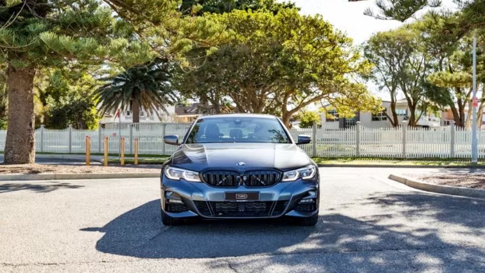 BMW 3 SERIES car rental at Gold Coast Airport on Turo