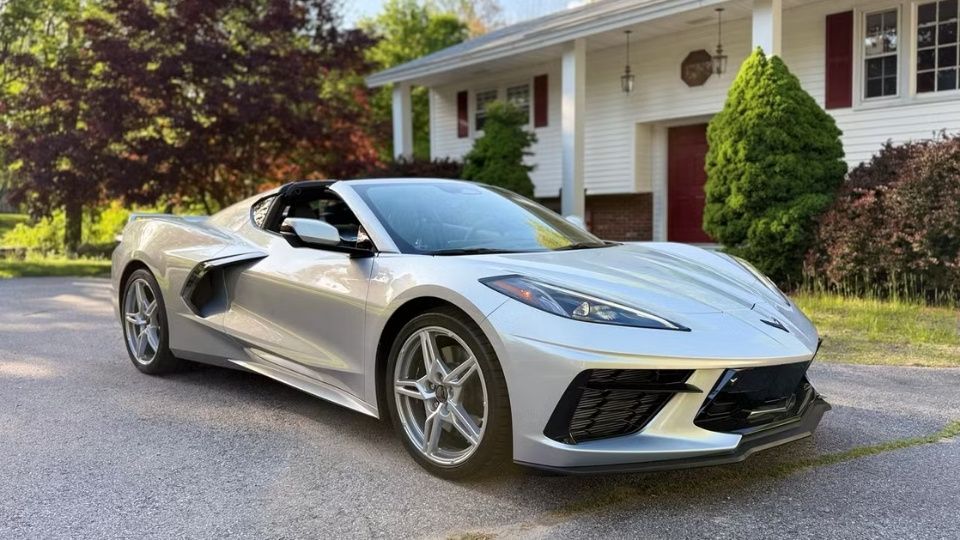 Chevrolet Corvette car rental in Rockford on Turo