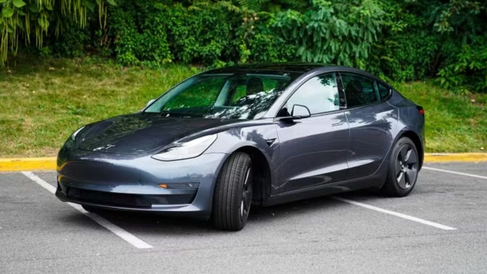 Tesla Model 3 car rental in Huntington on Turo