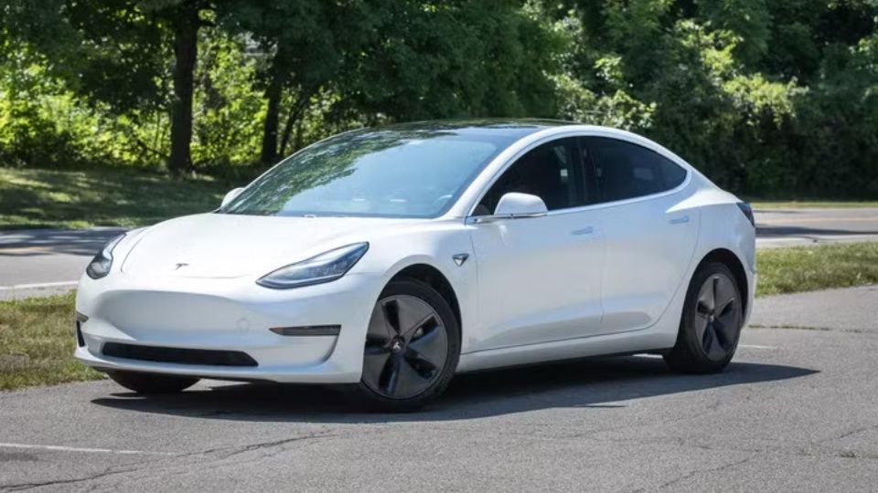 Tesla Model 3 car rental in Saginaw on Turo