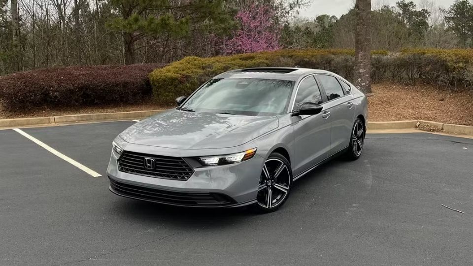 Honda Accord Hybrid car rental in Newnan on Turo