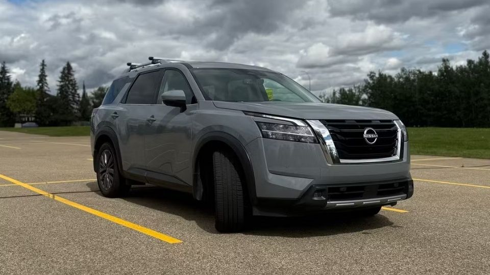 Nissan Pathfinder car rental Edmonton International Airport