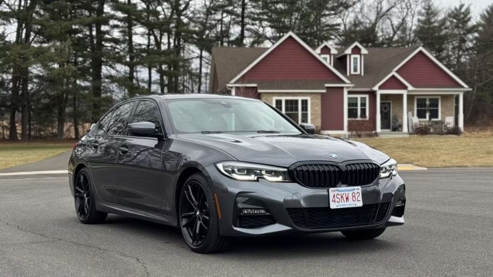 BMW 3 Series car rental in Springfield on Turo