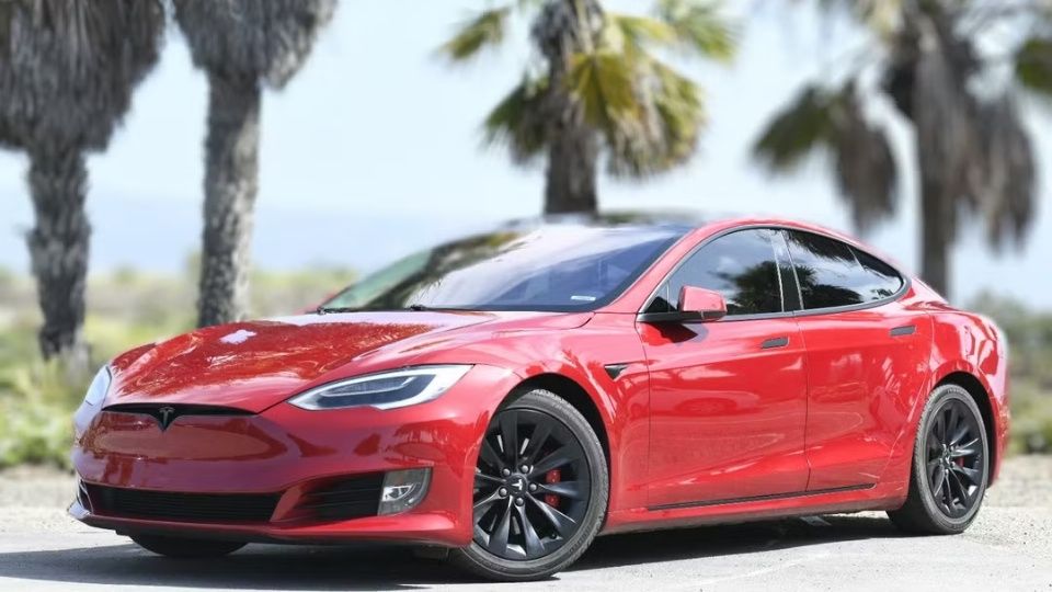 Tesla Model S 2018 car rental Loveland, CO