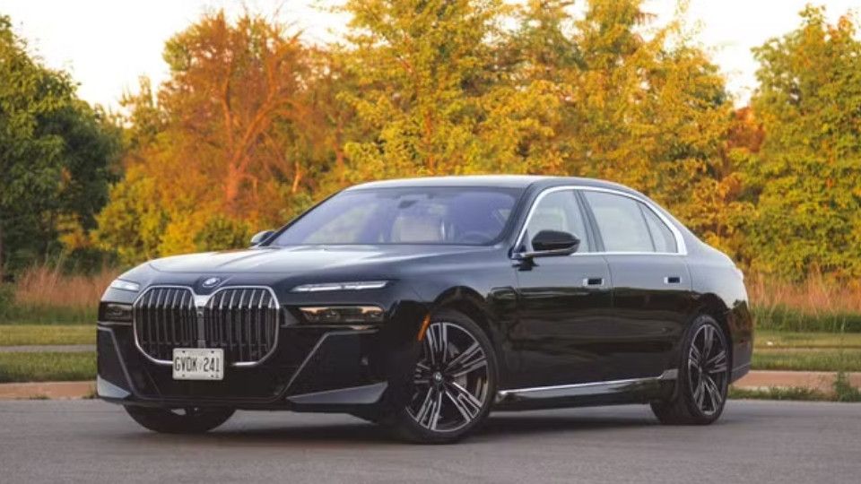 BMW 7 Series rental in Canada on Turo