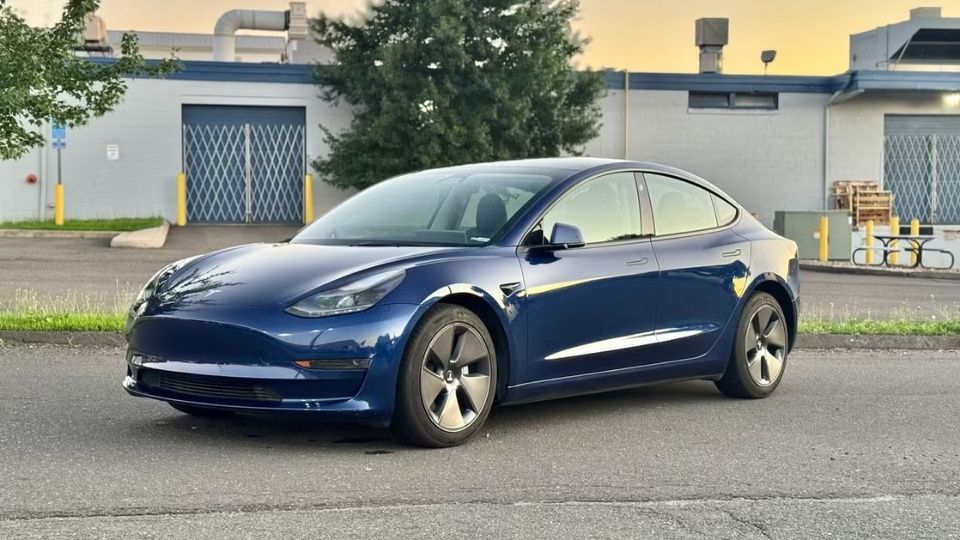 Tesla Model 3 car rental in Hartford on Turo