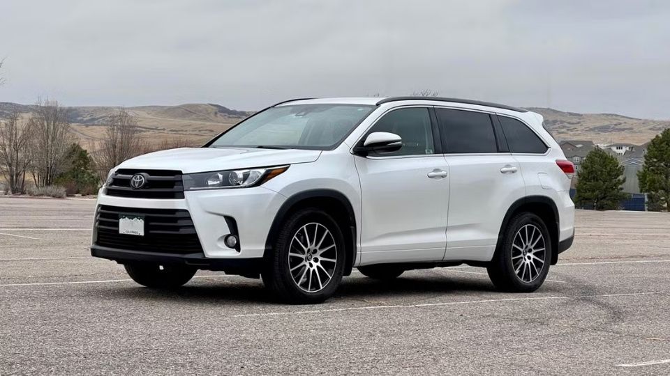 Toyota Highlander 2018 car rental in Aurora on Turo