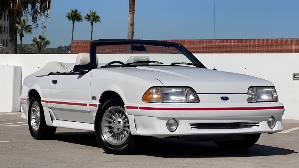 Ford Mustang 1987 classic car rental in Canada on Turo