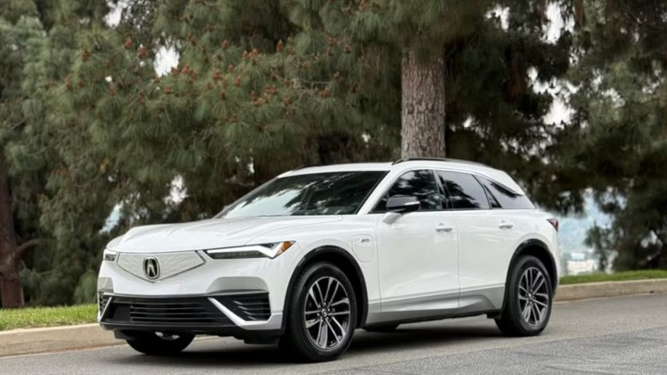 Acura ZDX car rental at Northwest Arkansas National Airport on Turo