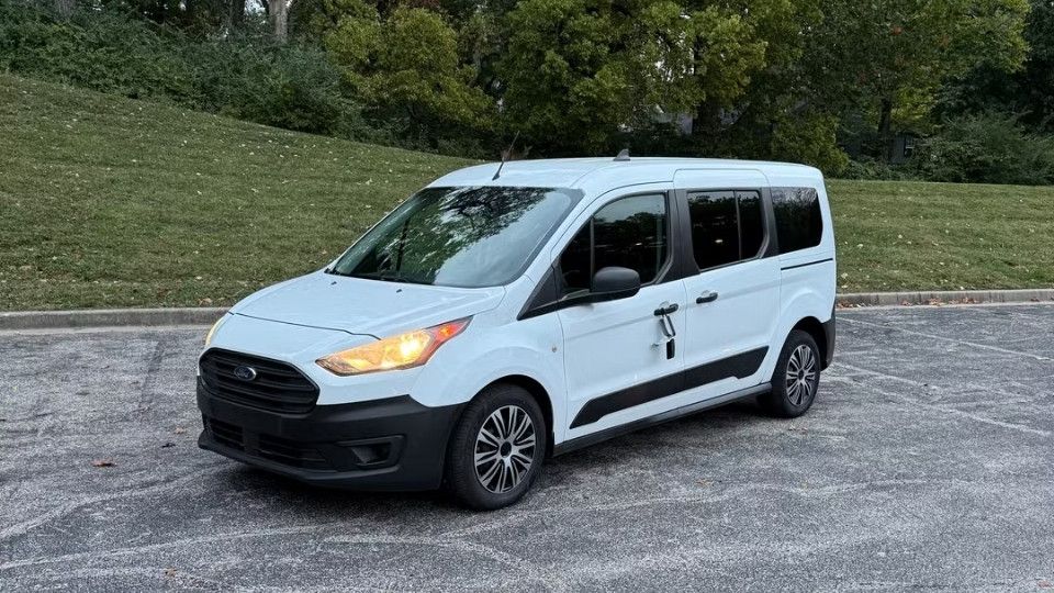 Ford Transit Connect van rental Kansas City, MO