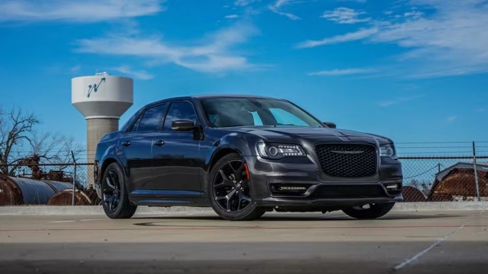 Chrysler 300 car rental in Hurst 1x