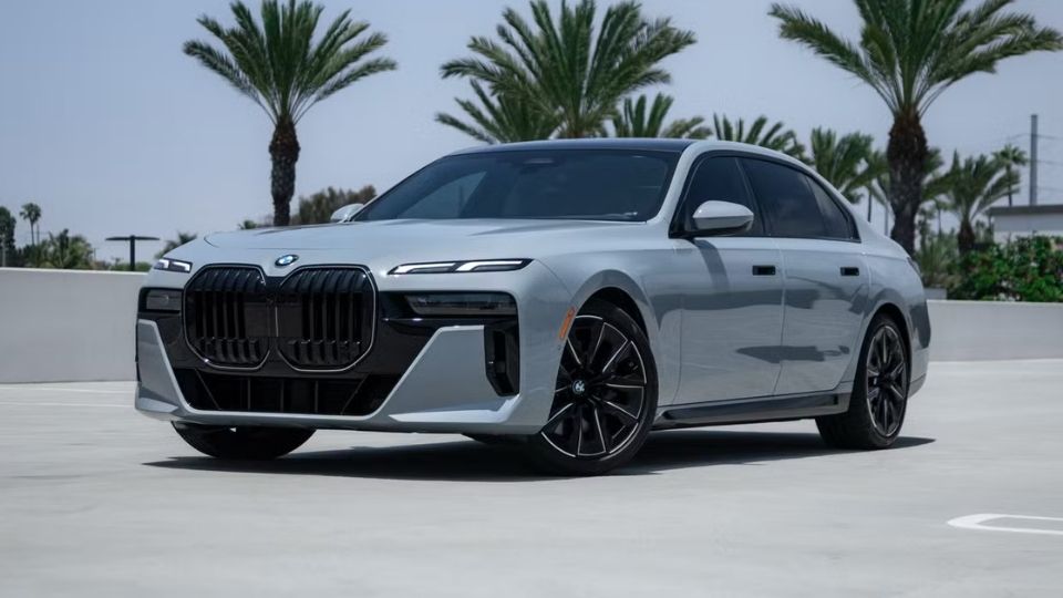 BMW 7 Series car rental in Springfield on Turo