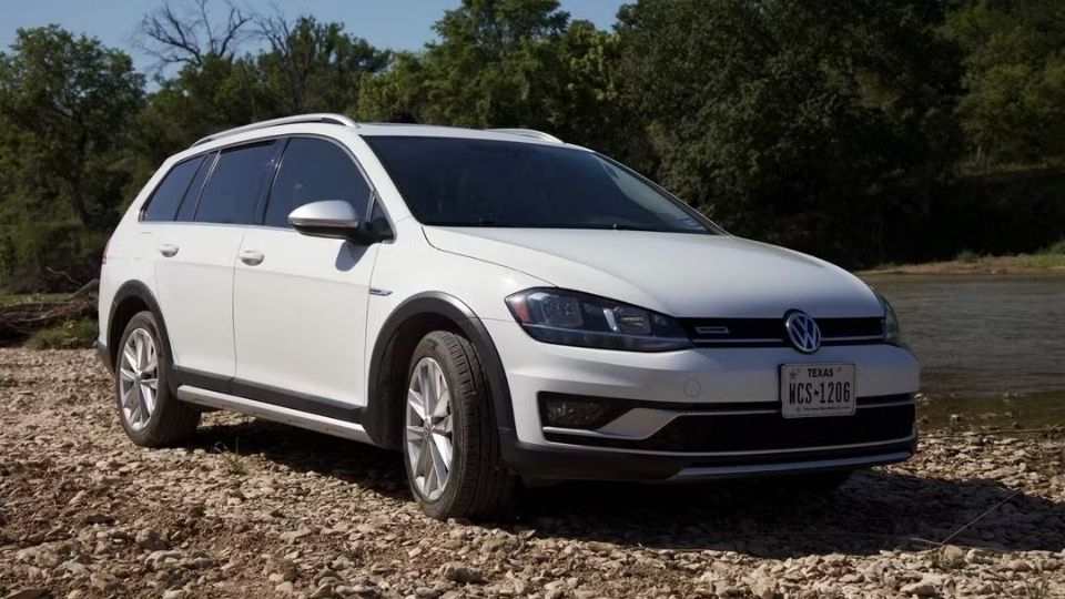 Volkswagen Golf Alltrack car rental in Kingsport on Turo