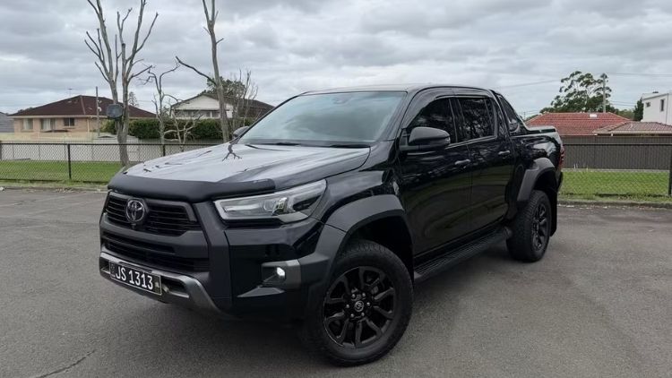 Toyota HILUX 2023