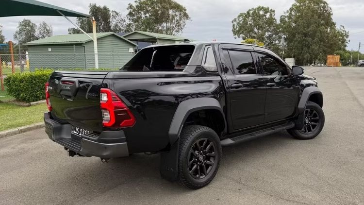 Toyota HILUX 2023