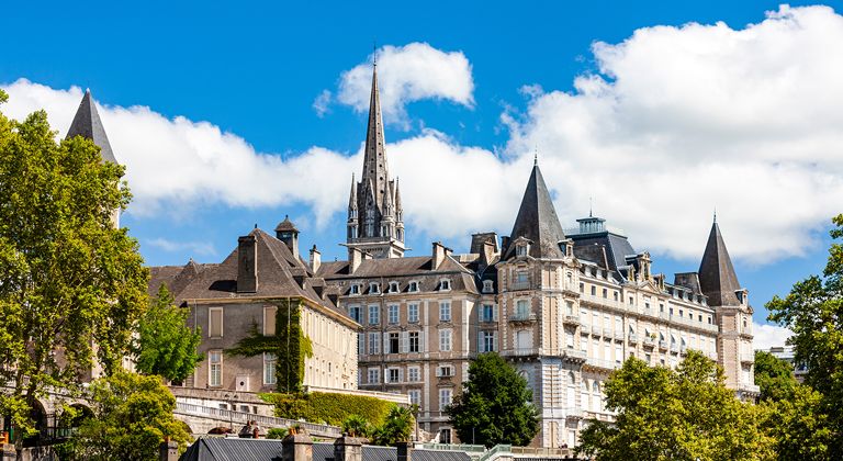 Location de voiture à l'aéroport de Pau-Pyrénées sur Turo