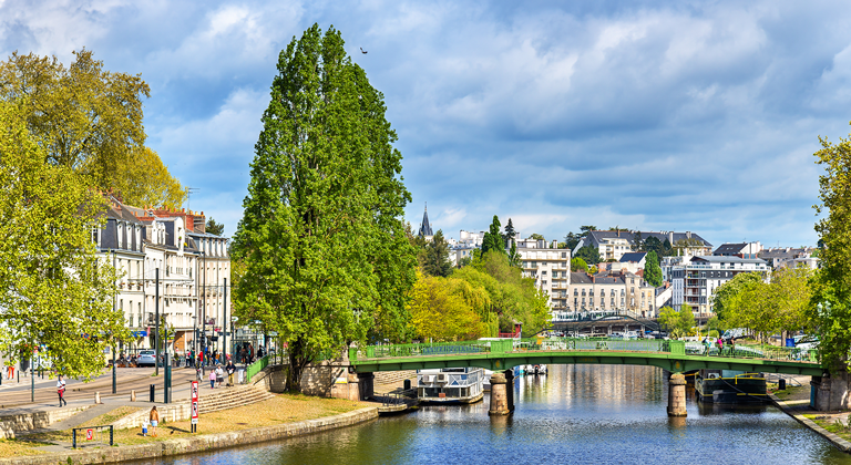Get a rental car in Nantes on Turo
