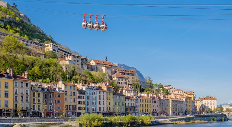 Location de voiture à l'aéroport de Grenoble-Alpes-Isère sur Turo
