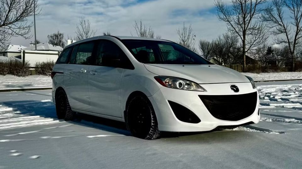 Mazda Mazda5 car rental, Calgary International Airport