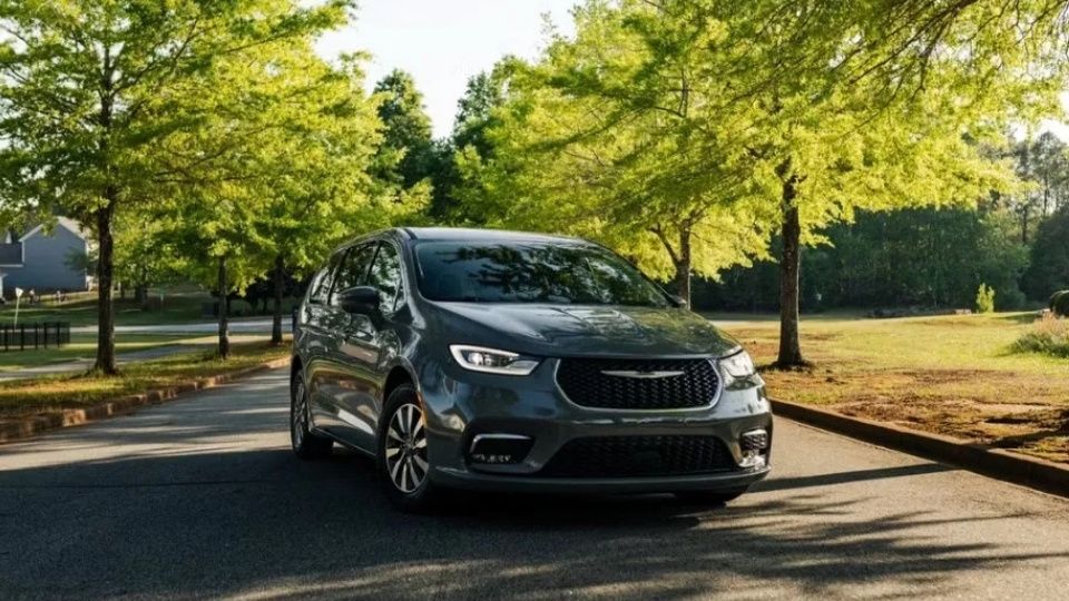 Chrysler Pacifica car rental in Davenport on Turo