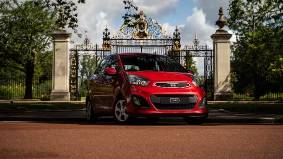 Kia Picanto car rental near Luton Airport on Turo