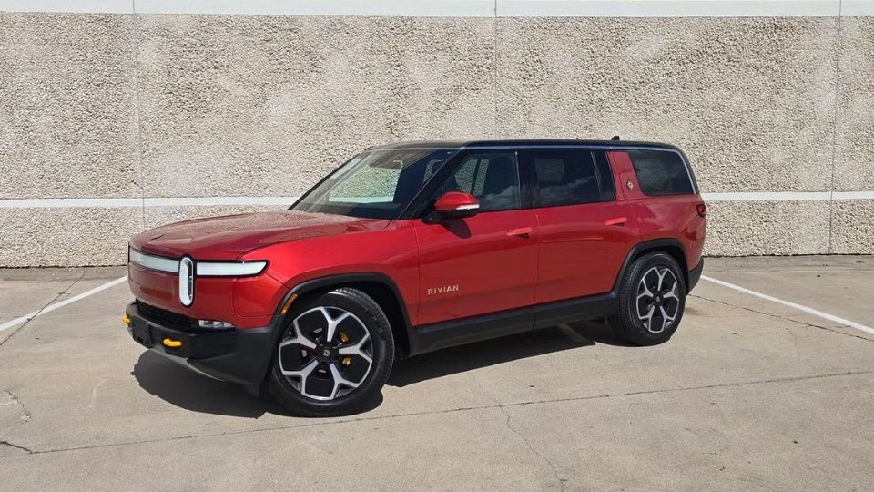 Rivian R1S car rental in Erie on Turo