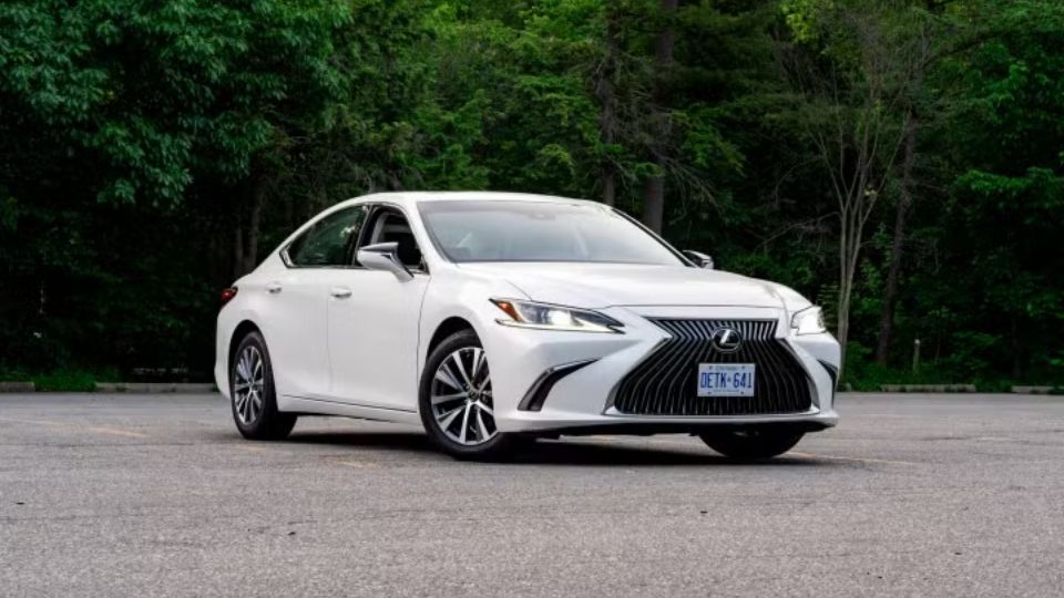 Lexus ES 2021 car rental Belleville, ON
