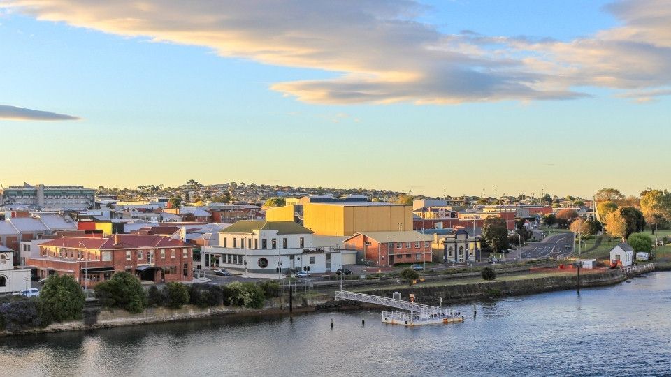 A photograph of the Melbourne CBD, a popular Melbourne car rental pickup location.