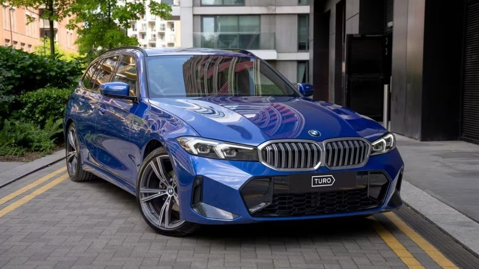 BMW 3 Series car rental in Hull on Turo