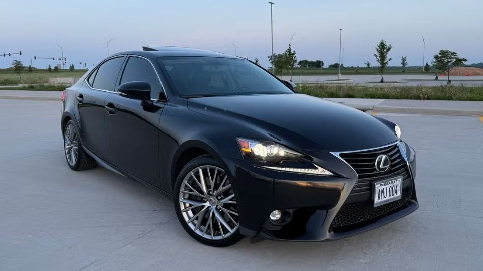 Lexus IS car rental in Lincoln on Turo