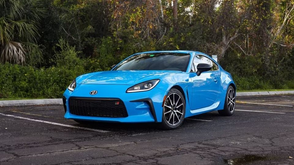 Toyota GR86 car rental in Leesburg on Turo