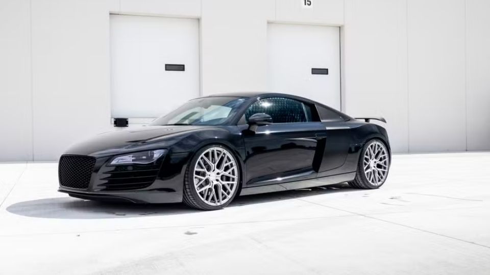 Audi R8 Luxury car rental Minneapolis, MN