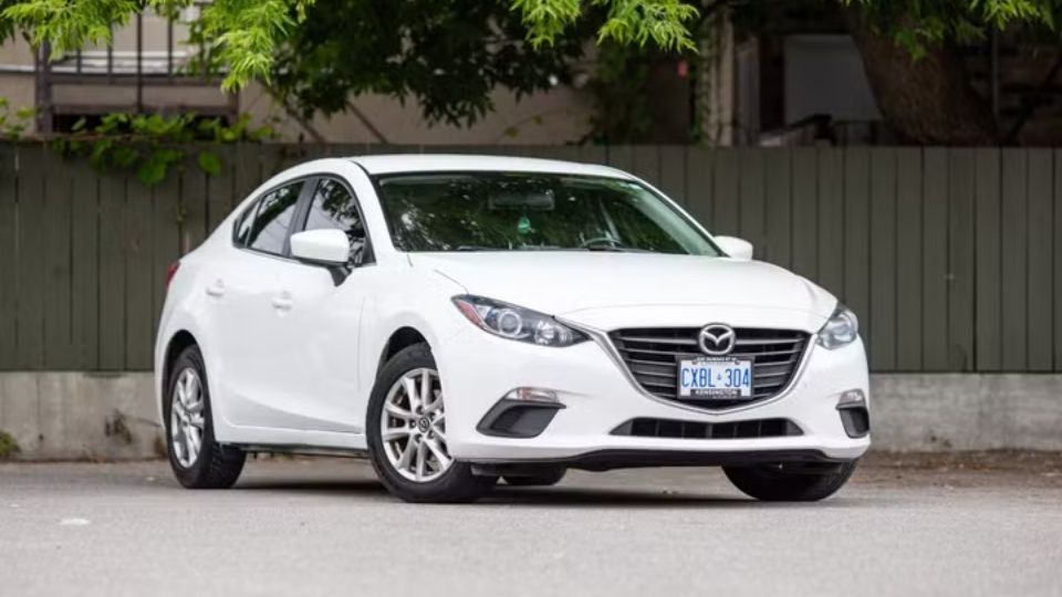 Toyota Camry 2019 car rental Richmond Hill, ON
