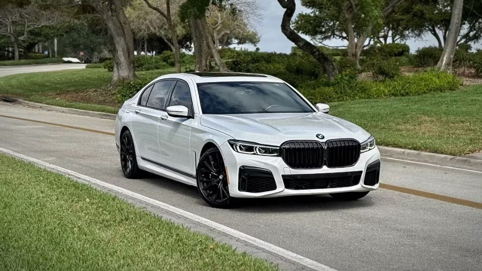 BMW 7 Series car rental in Hollywood on Turo