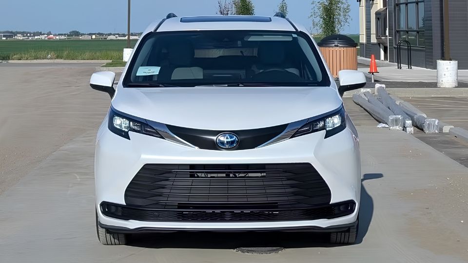 Toyota Sienna minivan rental in Canada on Turo