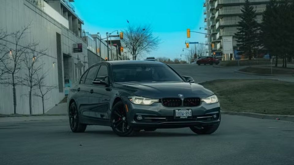 BMW 3 Series car rental Cambridge, ON