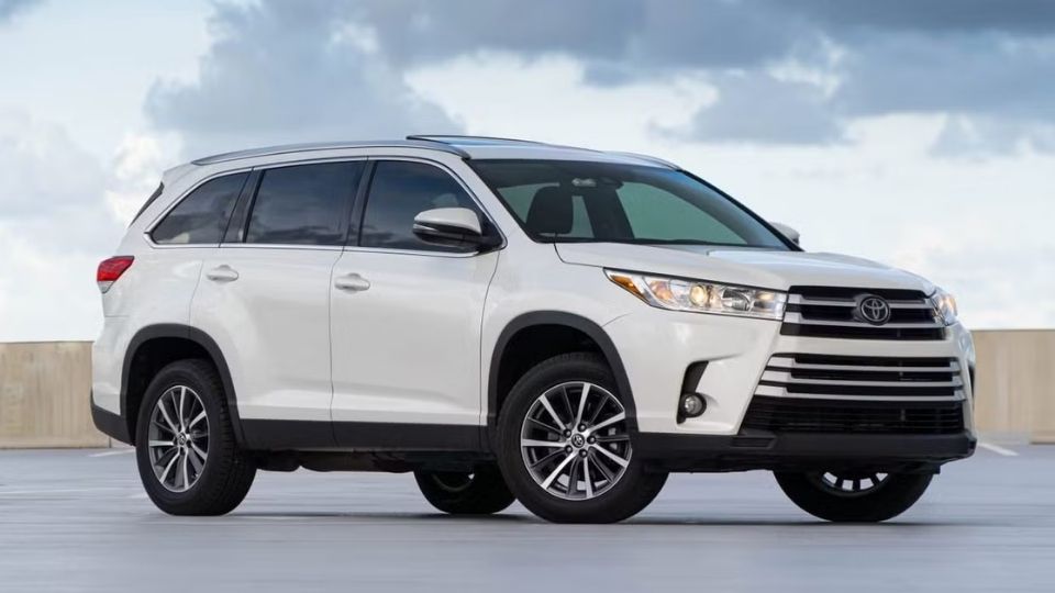 Toyota Highlander car rental at Palm Beach International Airport on Turo