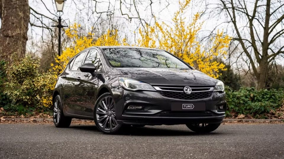 Vauxhall Astra car rental in Stansted  on Turo