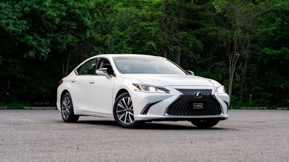 Lexus ES car rental near Nanaimo Airport on Turo