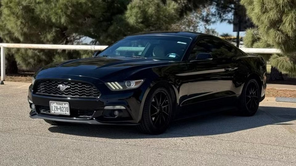 Ford Mustang car rental in Midland on Turo