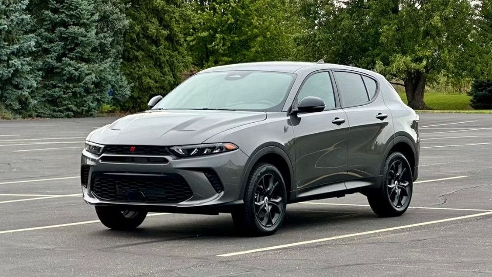Dodge Hornet SUV car rental in Detroit on Turo